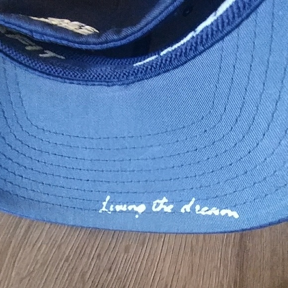 Toes on the nose surf hat - Picture 2 of 3